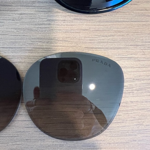 Prada sunglasses - Picture 3 of 6